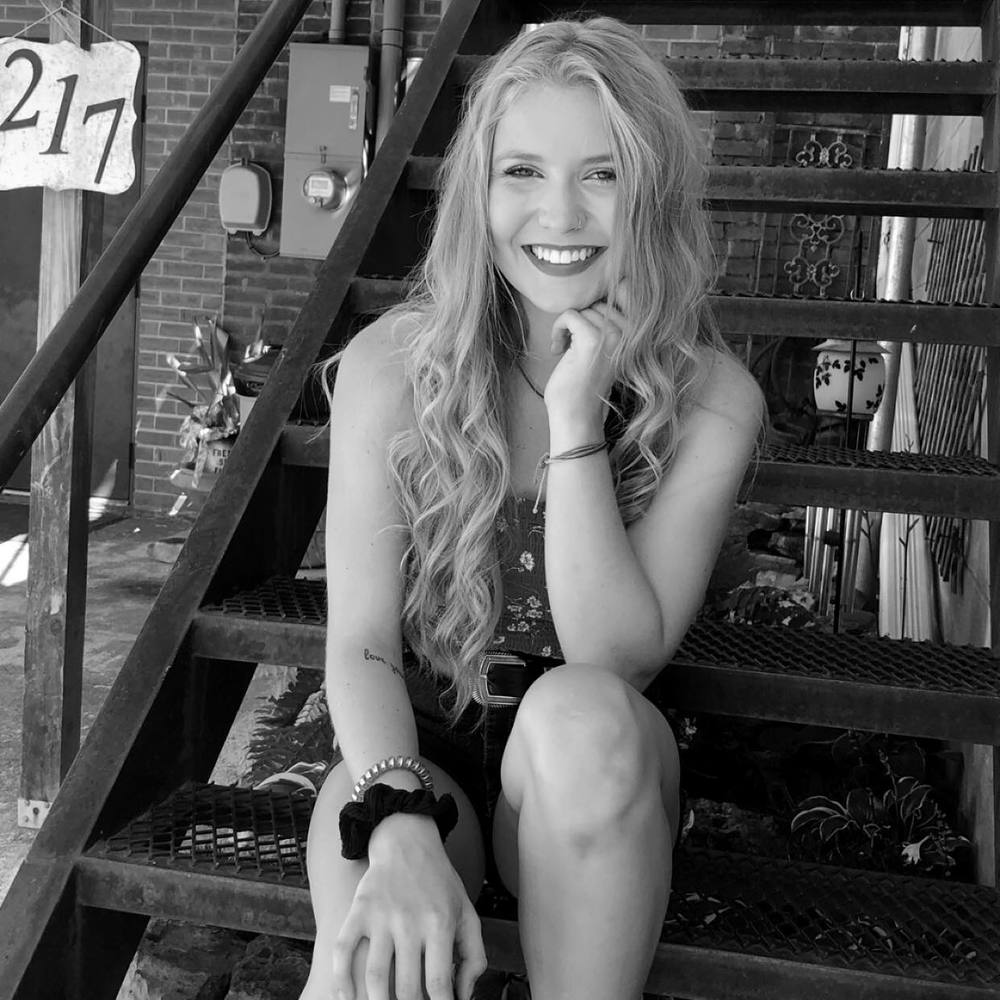 Meet your Posher, Kelsey